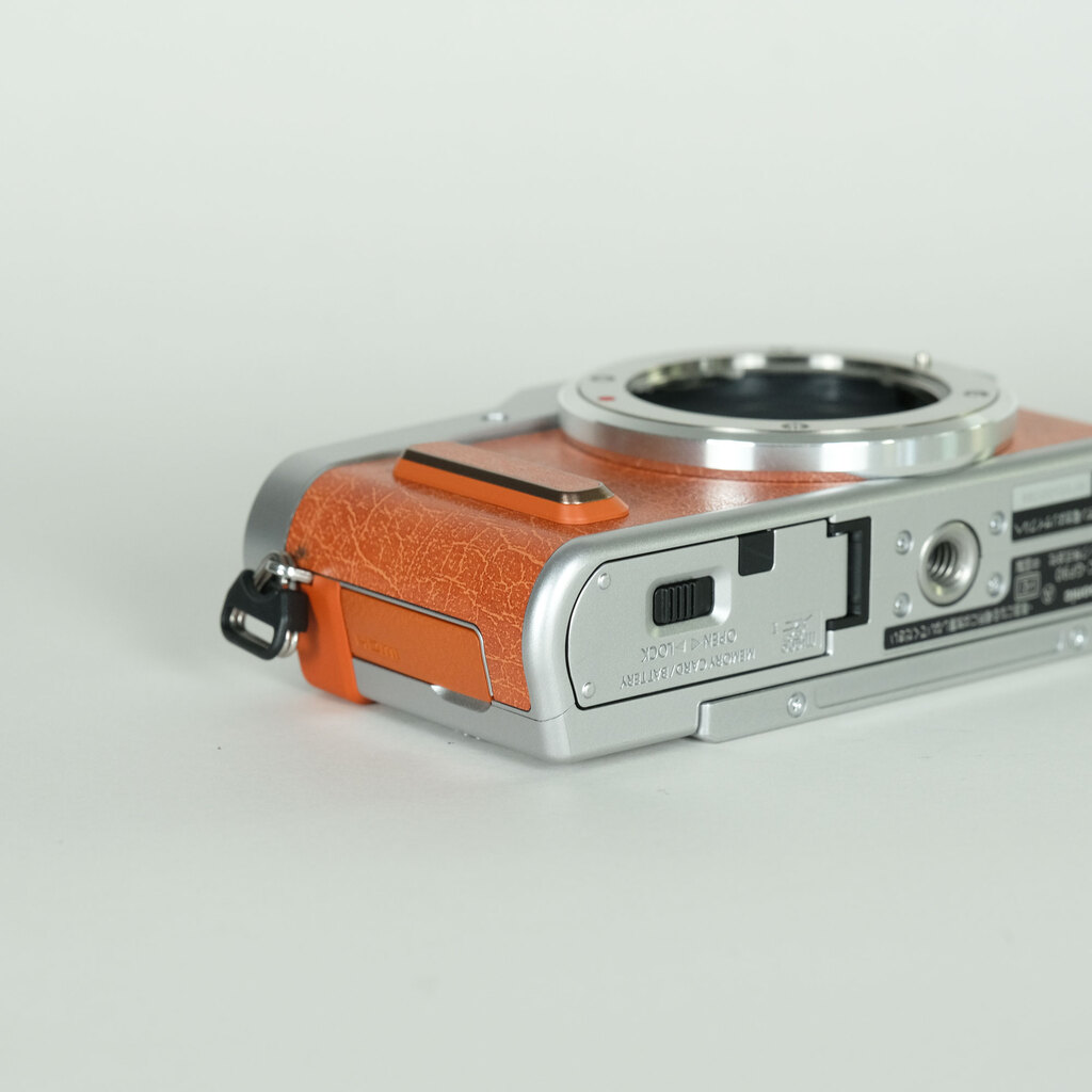 Panasonic LUMIX DC-GF90 ボディ オレンジ