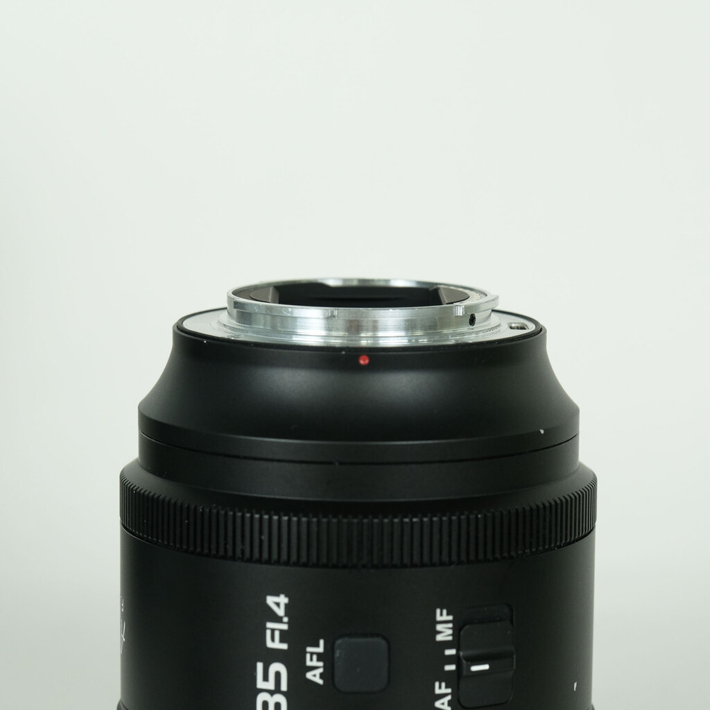 SIRUI AURORA 85mm F1.4 [ソニーE用]の出品 | ONE SCENE（ワンシーン）