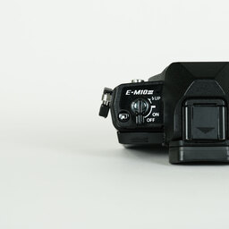 OLYMPUS OM-D E-M10 Mark III