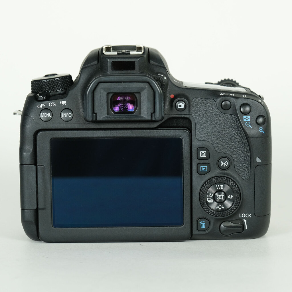 Canon EOS 9000D [�{�f�B]