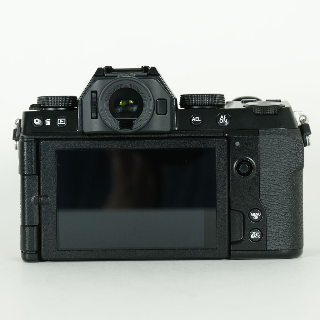 FUJIFILM X-S10
