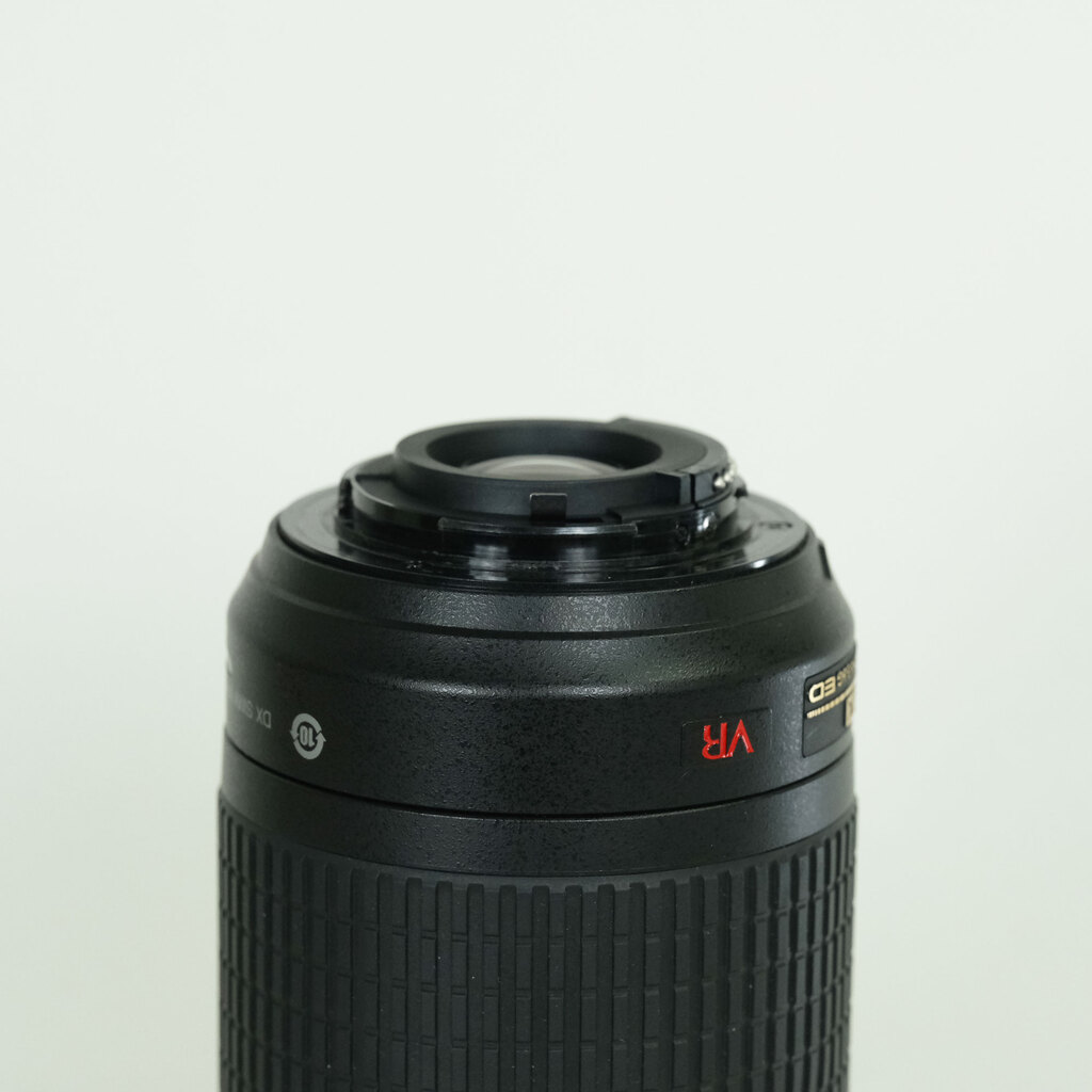 Nikon AF-S DX VR Zoom-Nikkor 55-200mm F4-5.6G IF-ED Nikon AF-S DX VR Zoom-Nikkor 55-200mm F4-5.6G IF-ED