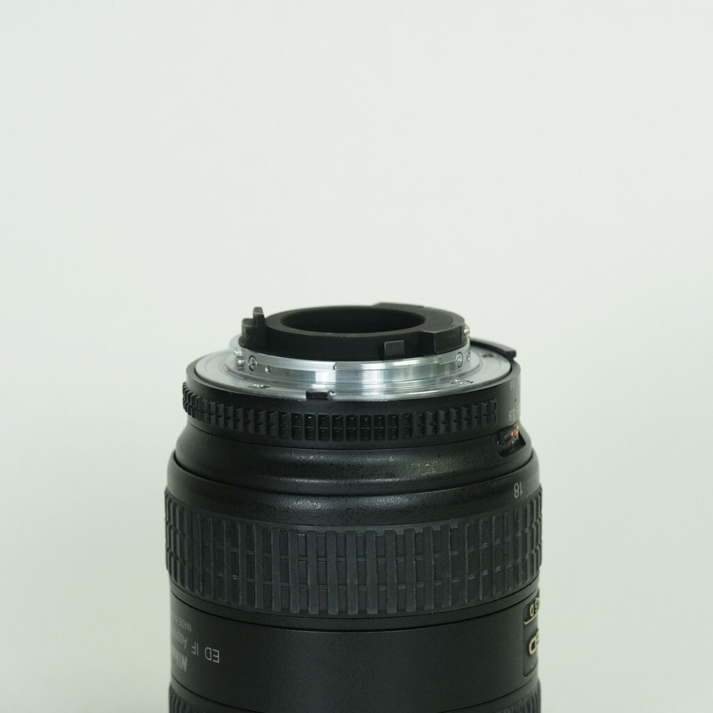 Nikon Ai AF Zoom-Nikkor 18-35mm F3.5-4.5D IF-ED Nikon Ai AF Zoom-Nikkor 18-35mm F3.5-4.5D IF-ED