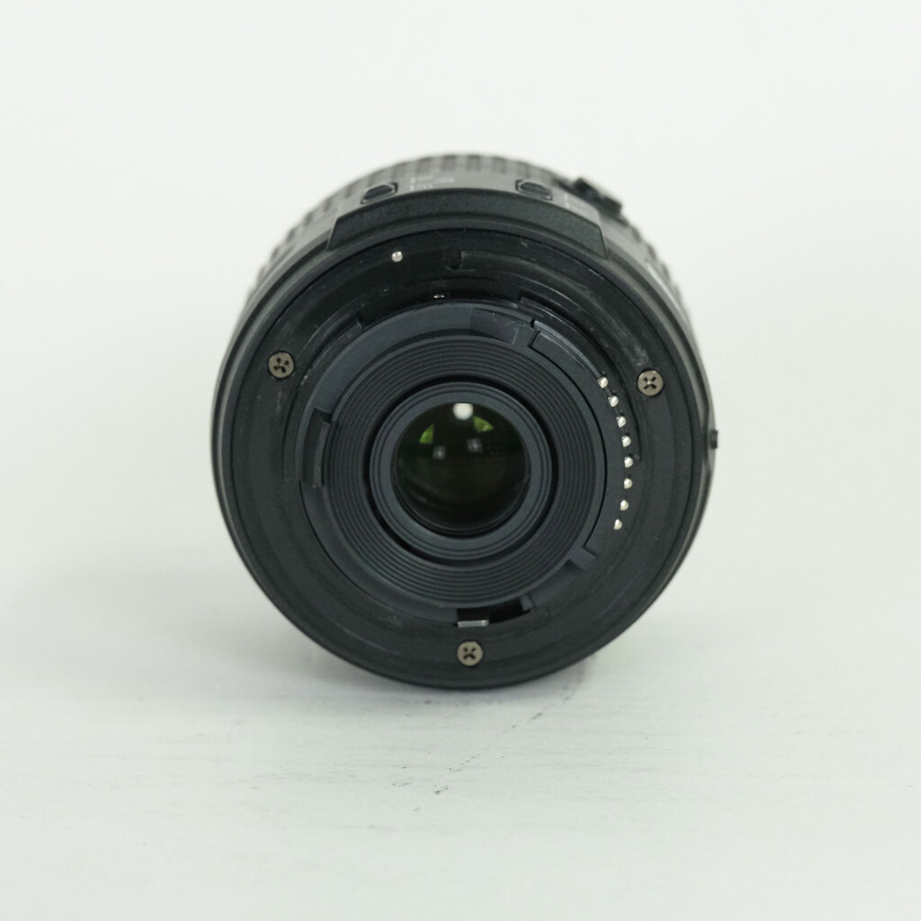 Nikon AF-S DX NIKKOR 18-55mm f3.5-5.6G VR II Nikon AF-S DX NIKKOR 18-55mm f3.5-5.6G VR II