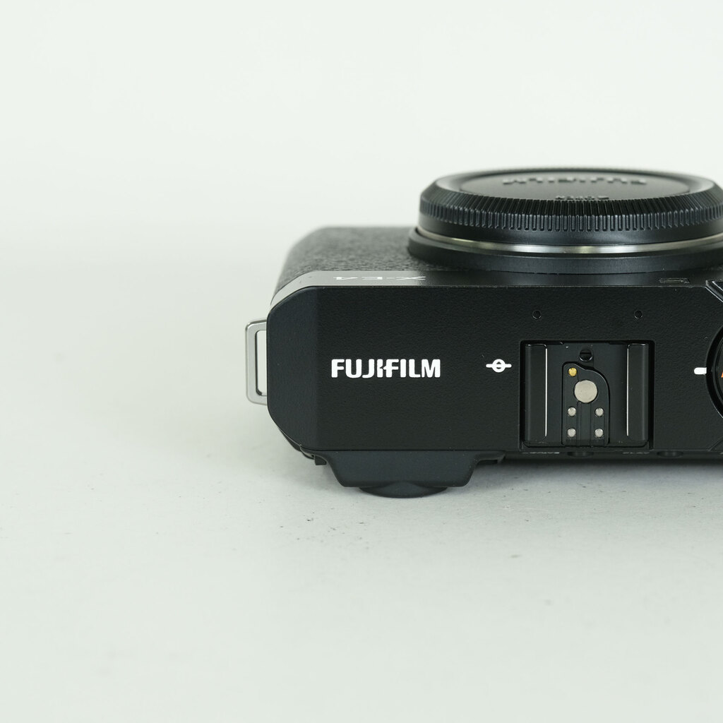 FUJIFILM X-E4