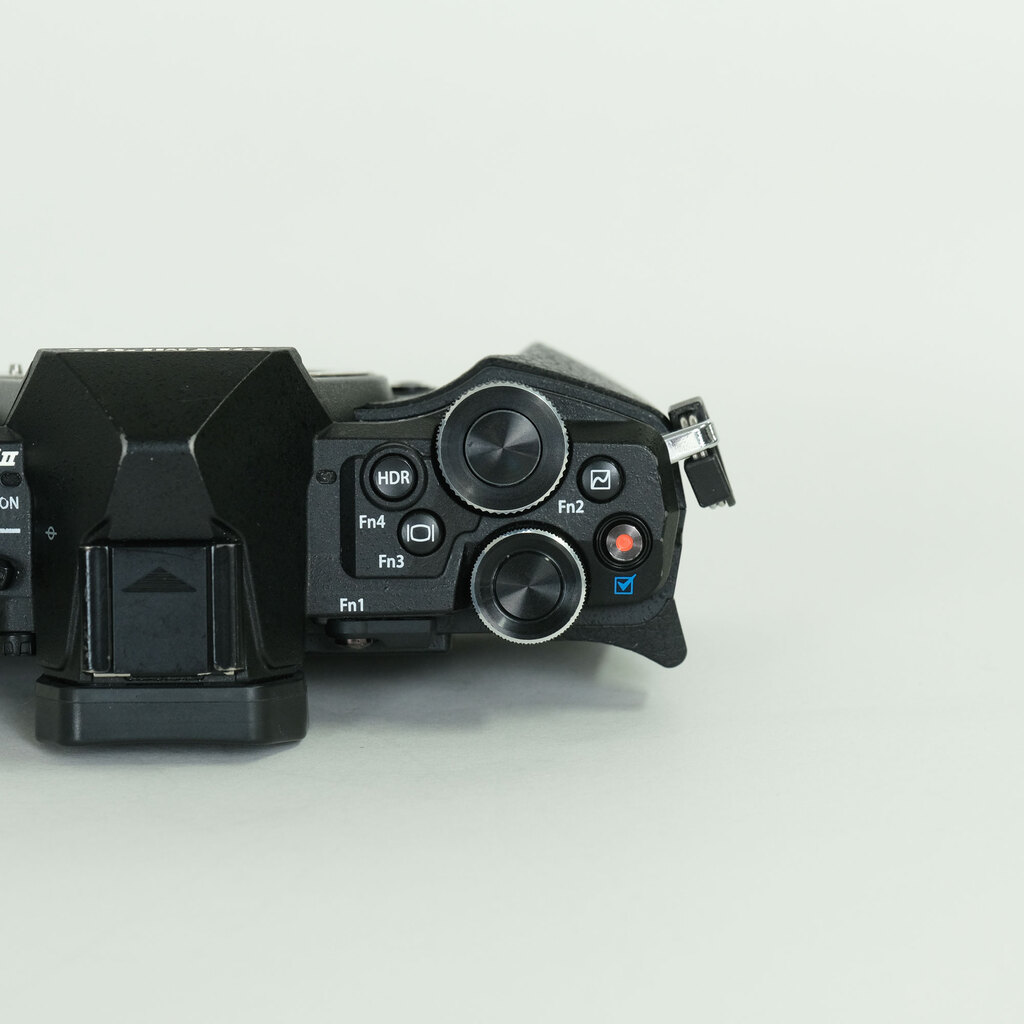 OLYMPUS OM-D E-M5 Mark II