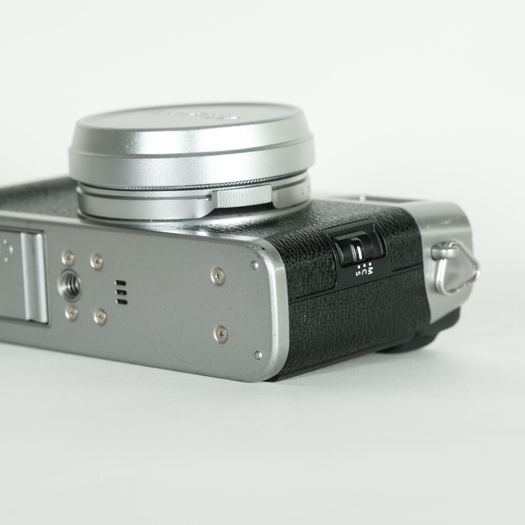 FUJIFILM X100F シルバー FUJIFILM X100F シルバー