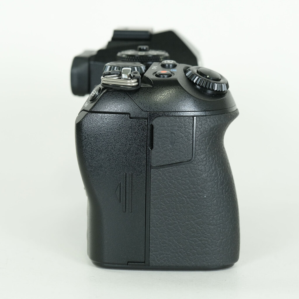 OLYMPUS OM-D E-M1 Mark II