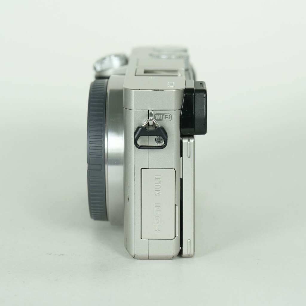 SONY α6000（ILCE-6000）の出品 | ONE SCENE（ワンシーン）