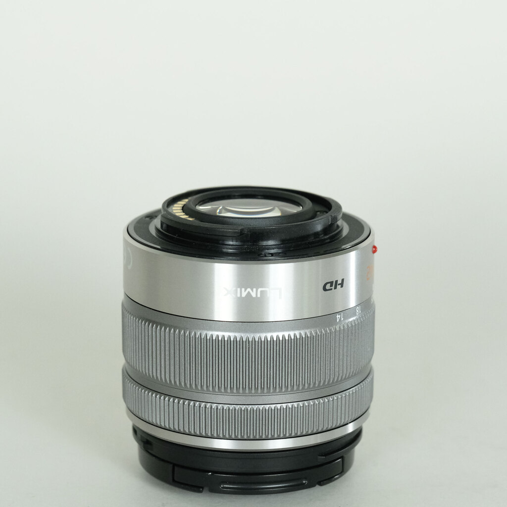 Panasonic LUMIX G VARIO 14-42mm F3.5-5.6II ASPH. MEGA O.I.S.  シルバー    H-FS1442A-S