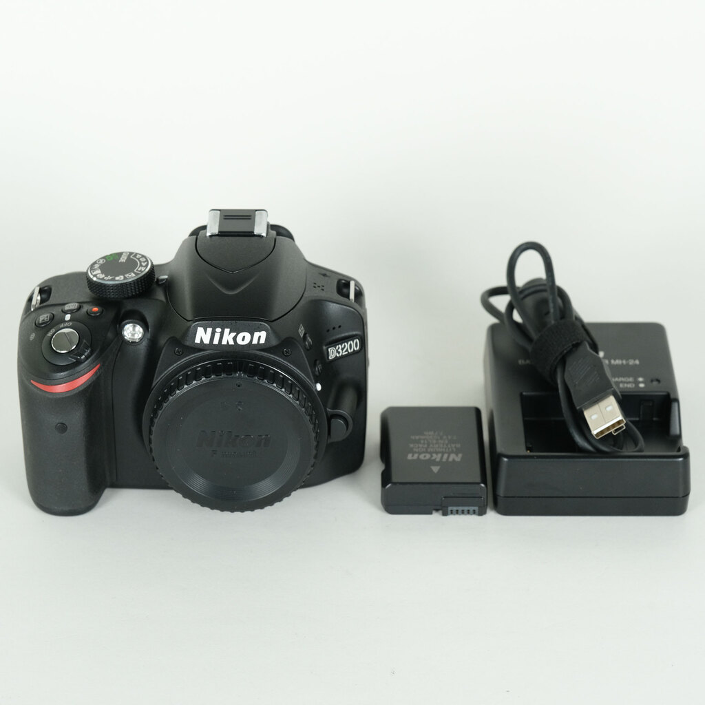 Nikon D3200ボディ ブラックの出品 | ONE SCENE（ワンシーン）