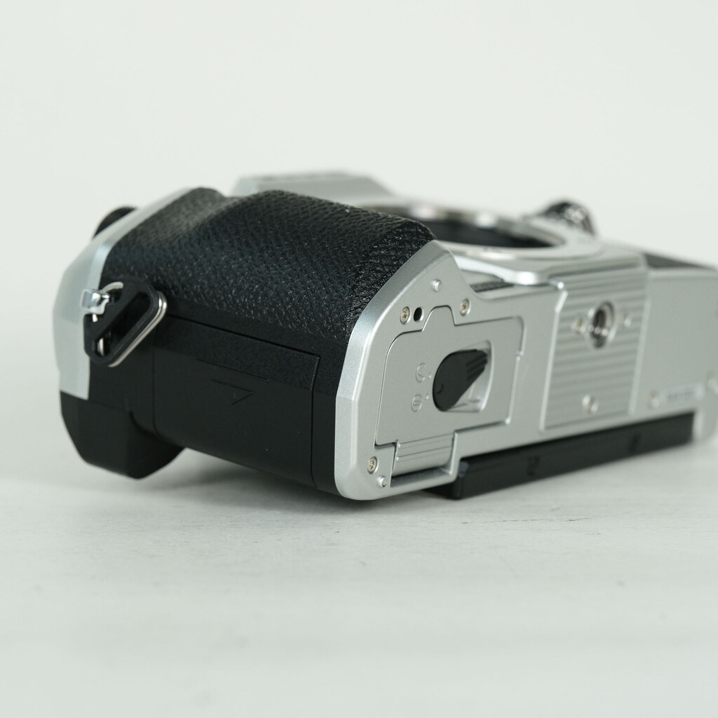 OM SYSTEM OM-5 Mark II ボディ シルバーの出品 | ONE SCENE（ワンシーン）