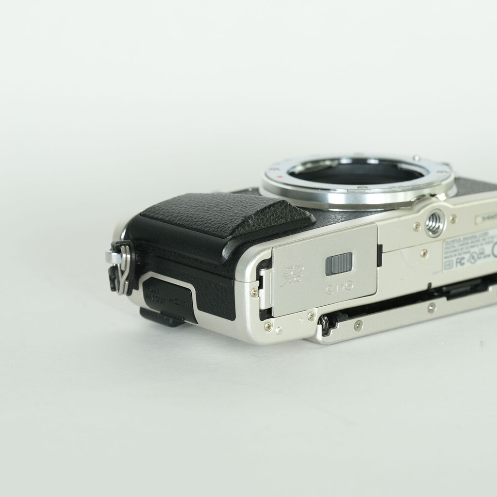 OLYMPUS PEN Lite E-PL7 ボディ シルバー
