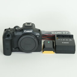 Canon EOS R7