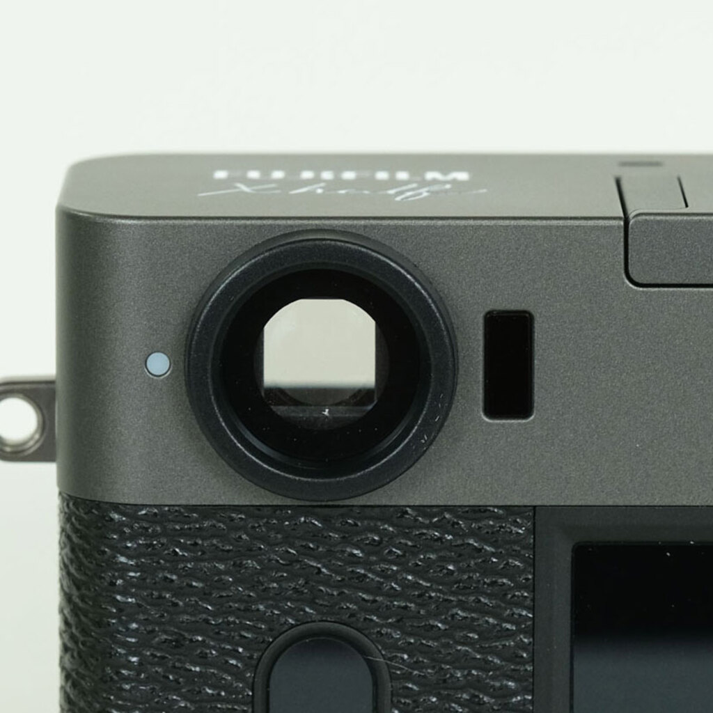 FUJIFILM X half X-HF1