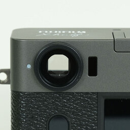 FUJIFILM X half X-HF1