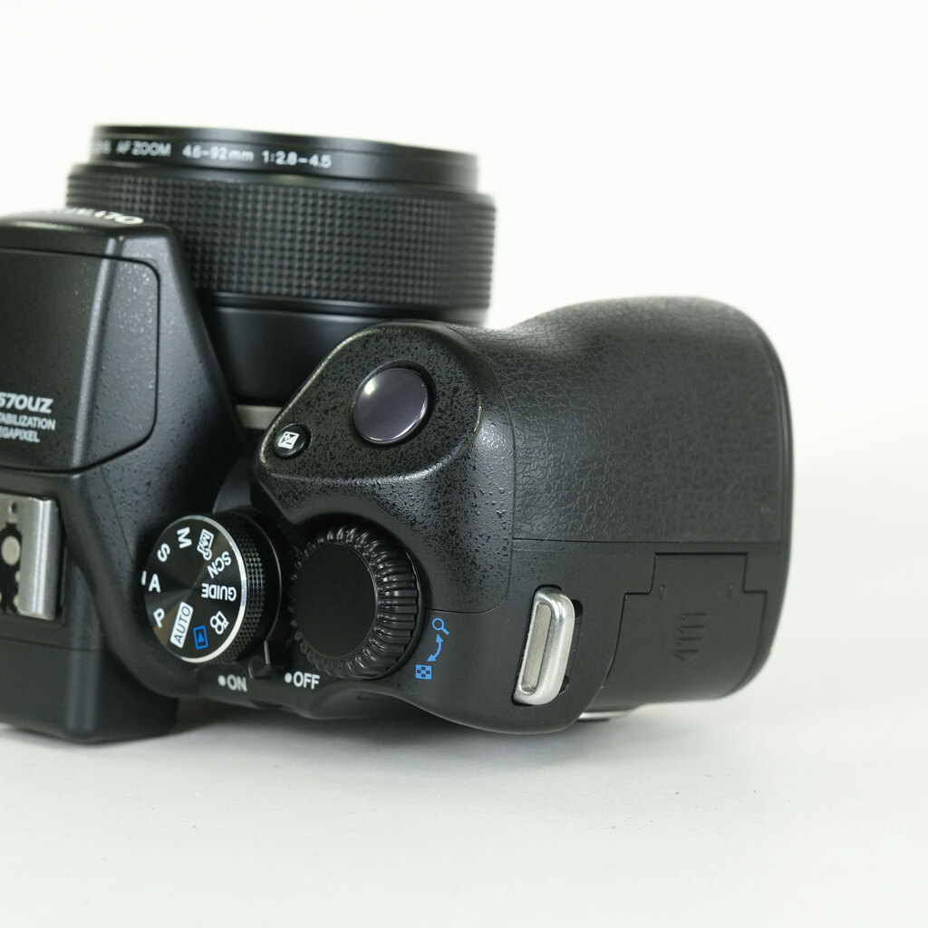 OLYMPUS CAMEDIA SP-570UZ