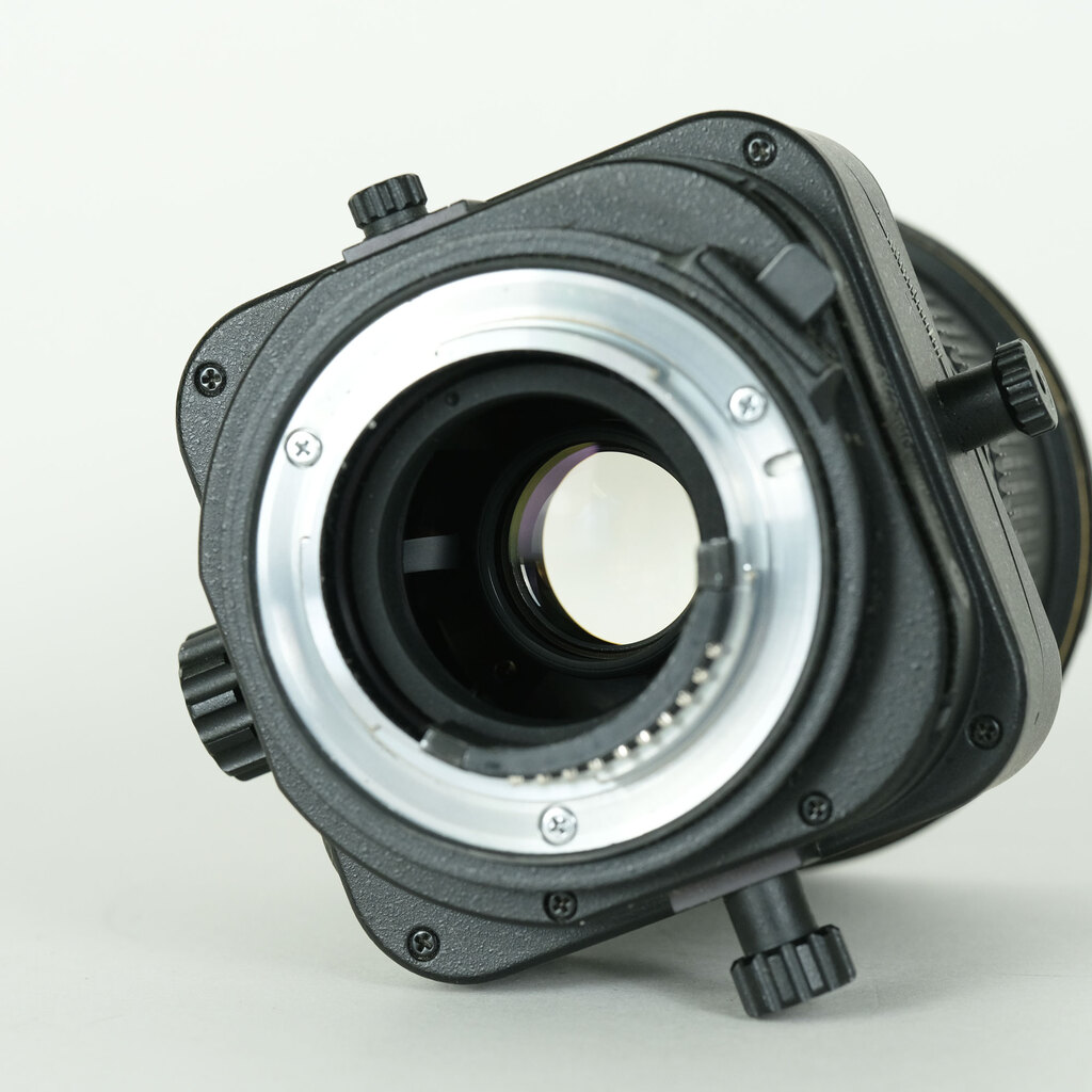 Nikon PC-E NIKKOR 24mm f/3.5D ED Nikon PC-E NIKKOR 24mm f/3.5D ED