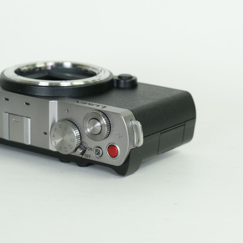 Panasonic LUMIX DC-S9 Panasonic LUMIX DC-S9