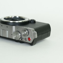 Panasonic LUMIX DC-S9 Panasonic LUMIX DC-S9