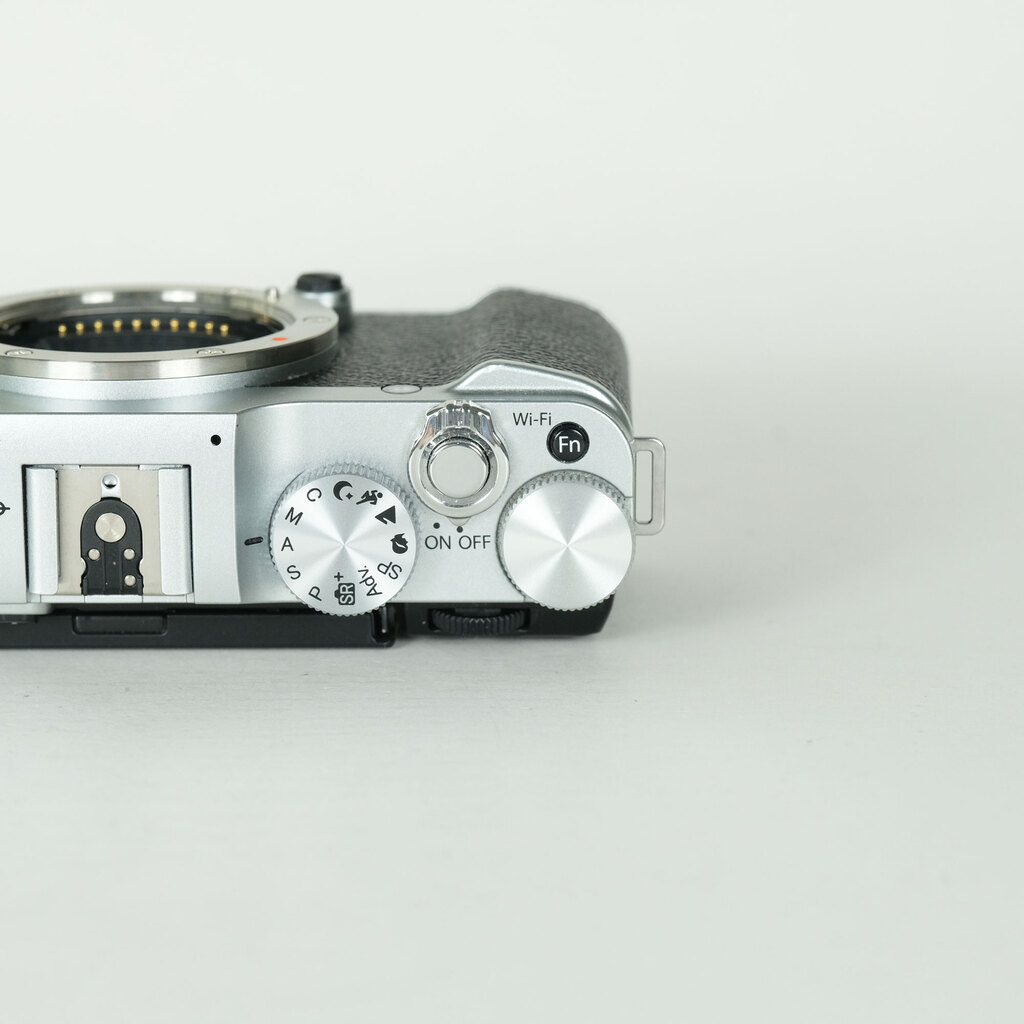 FUJIFILM X-A2 ボディ シルバーの出品 | ONE SCENE（ワンシーン）