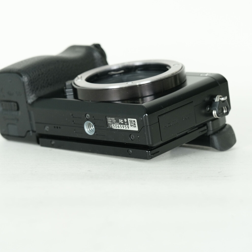 SONY α6000（ILCE-6000）の出品 | ONE SCENE（ワンシーン）