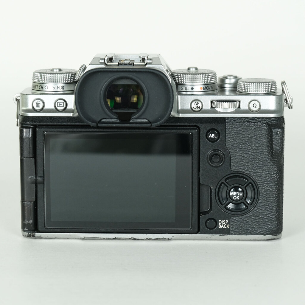 FUJIFILM X-T4 [�{�f�B �V���o�[]