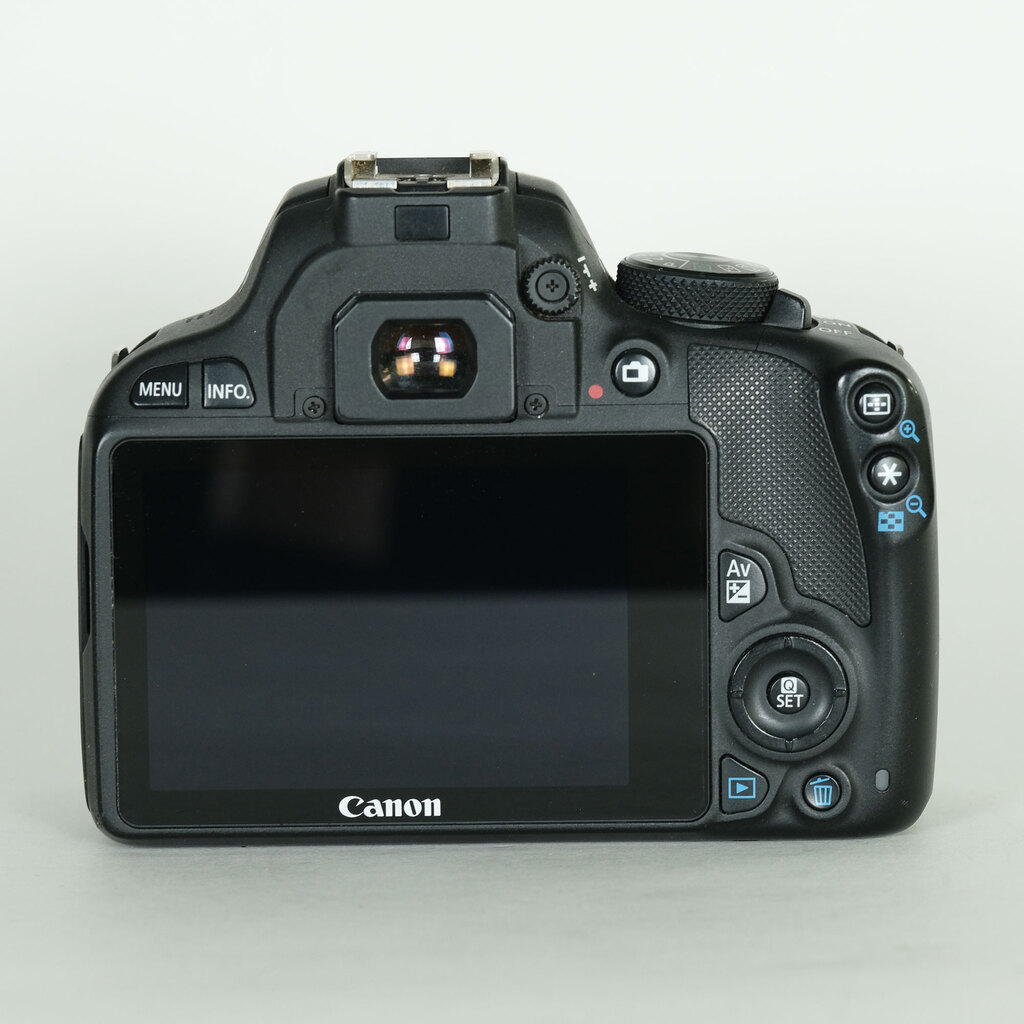Canon EOS Kiss X7