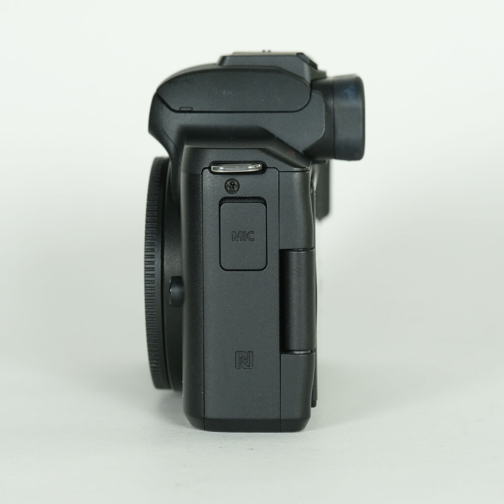 Canon EOS Kiss M Canon EOS Kiss M