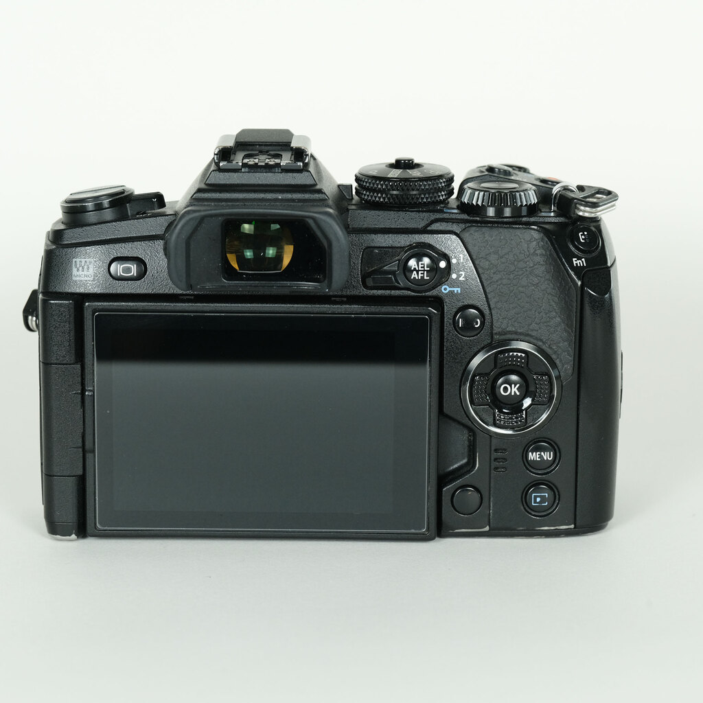 OLYMPUS OM-D E-M1 Mark II OLYMPUS OM-D E-M1 Mark II