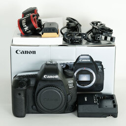 Canon EOS 5D Mark IV