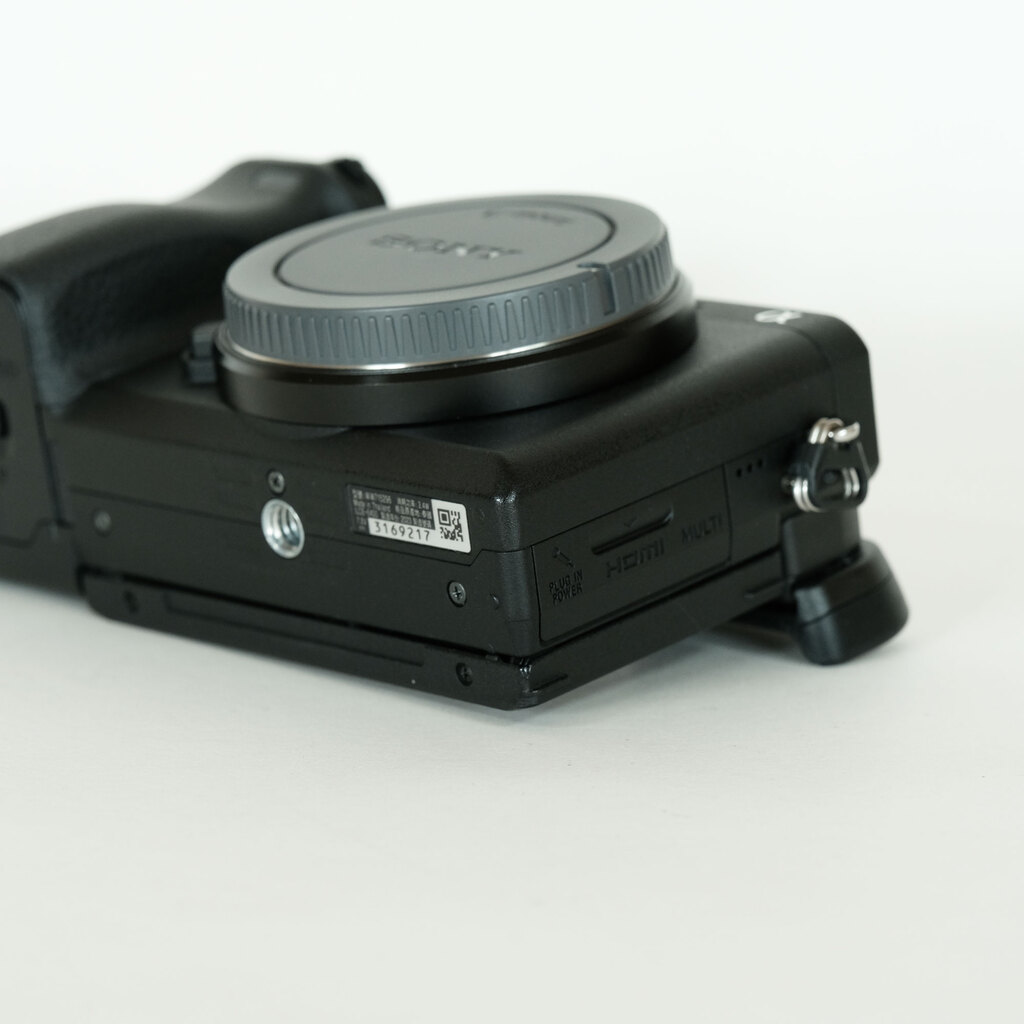 α6400 ILCE-6400 ボディ 箱付属品有 21,520枚 動作OK SONY ソニー α6400 ボディ ILCE-6400【S.C 69回！】 SONY α6400 ILCE