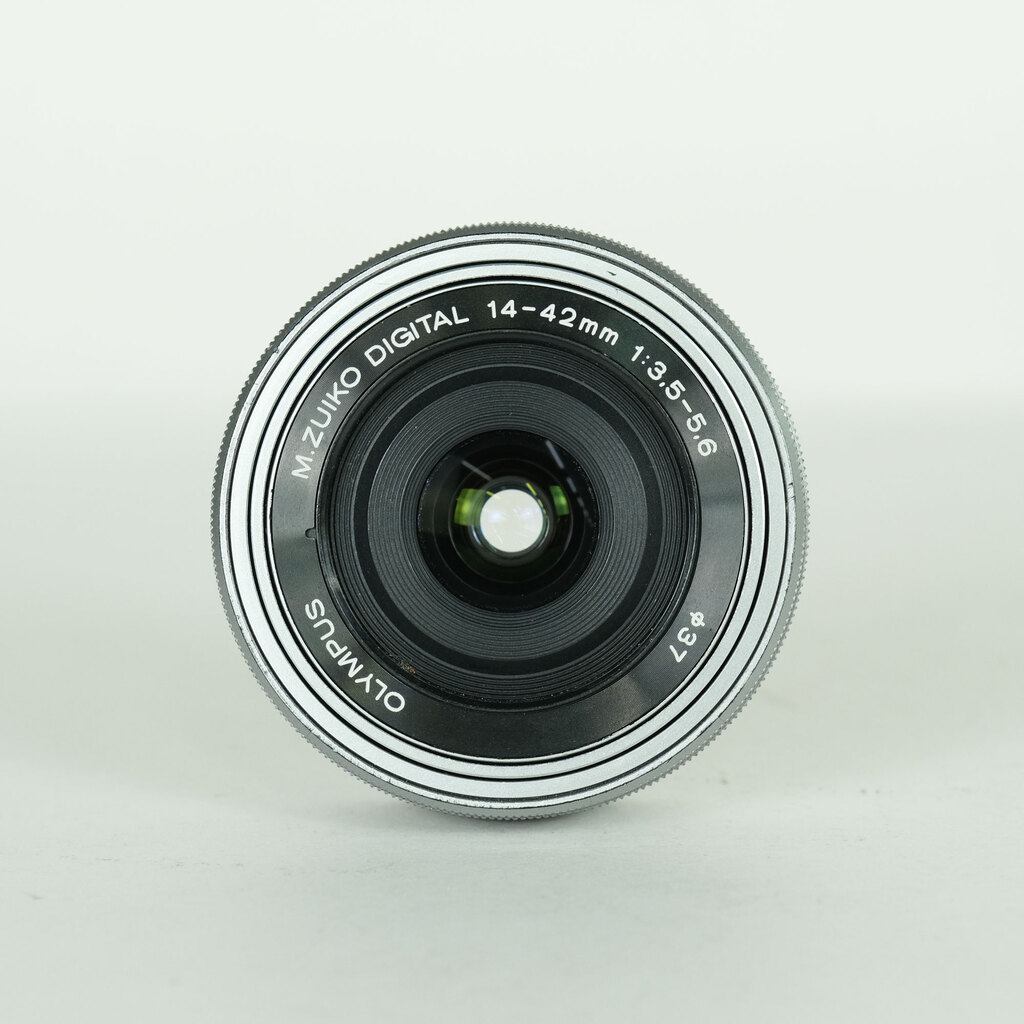 OLYMPUS M.ZUIKO DIGITAL ED 14-42mm F3.5-5.6 EZ シルバーの出品