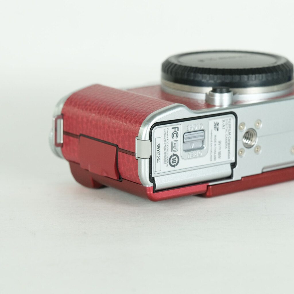 FUJIFILM X-A1 ボディ レッドの出品 | ONE SCENE（ワンシーン）
