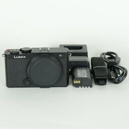 Panasonic LUMIX DC-S9