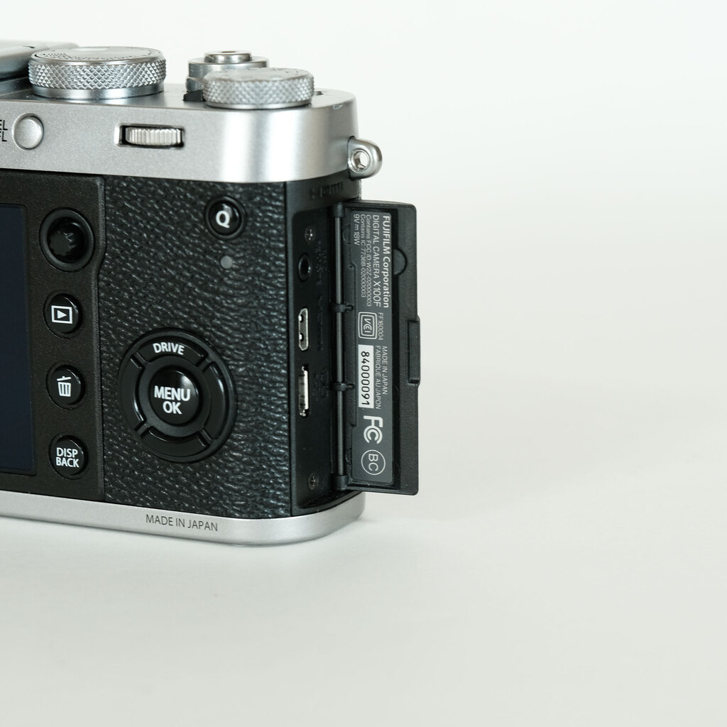 【ジャンク品】FUJIFILM X100F シルバー FUJIFILM X100F シルバーの出品 | ONE SCENE（ワンシーン）
