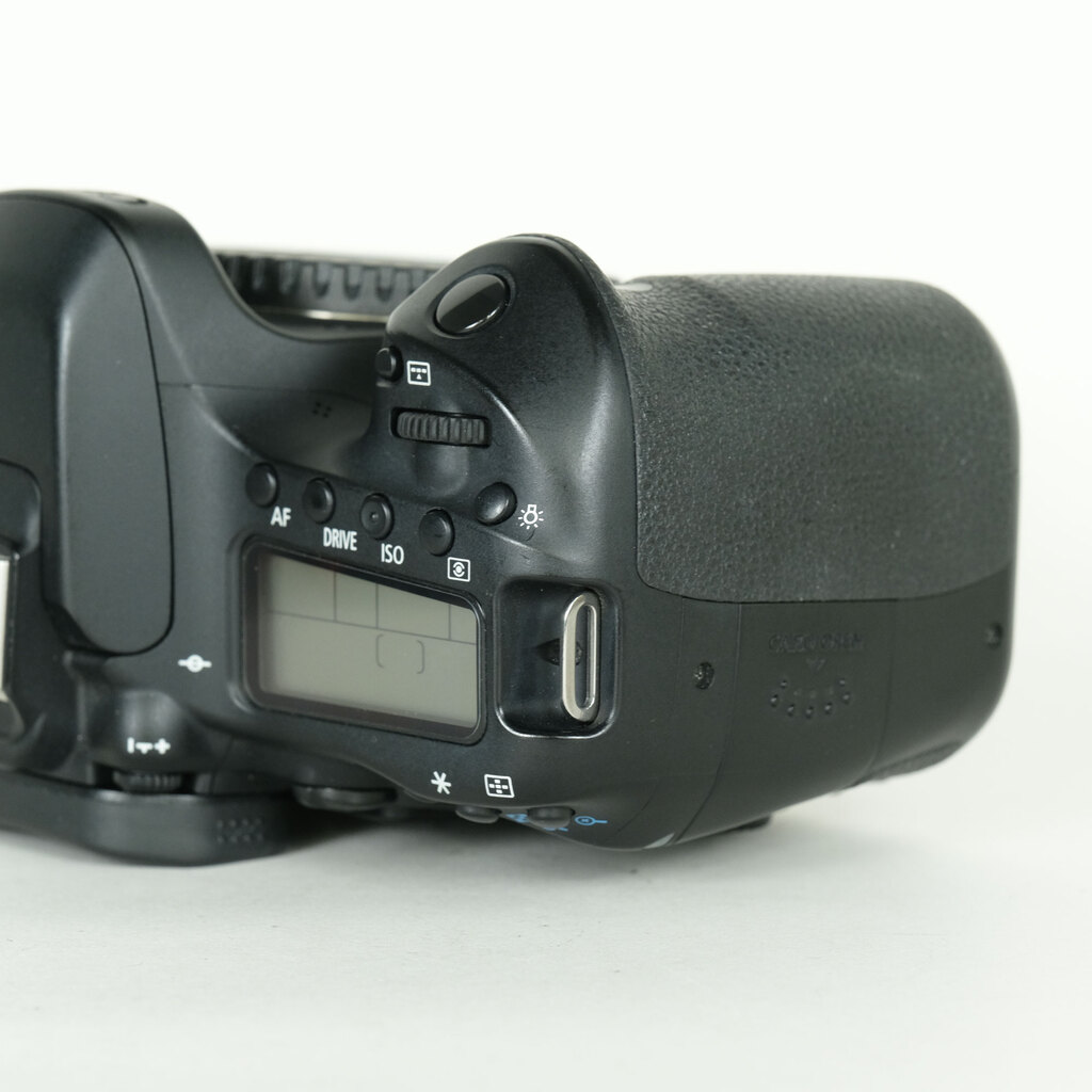 T*.様 【値下げ中】シャッター数7178回　Canon EOS 80D 一眼レ Canon EOS 80Dの出品 | ONE SCENE（ワンシーン）