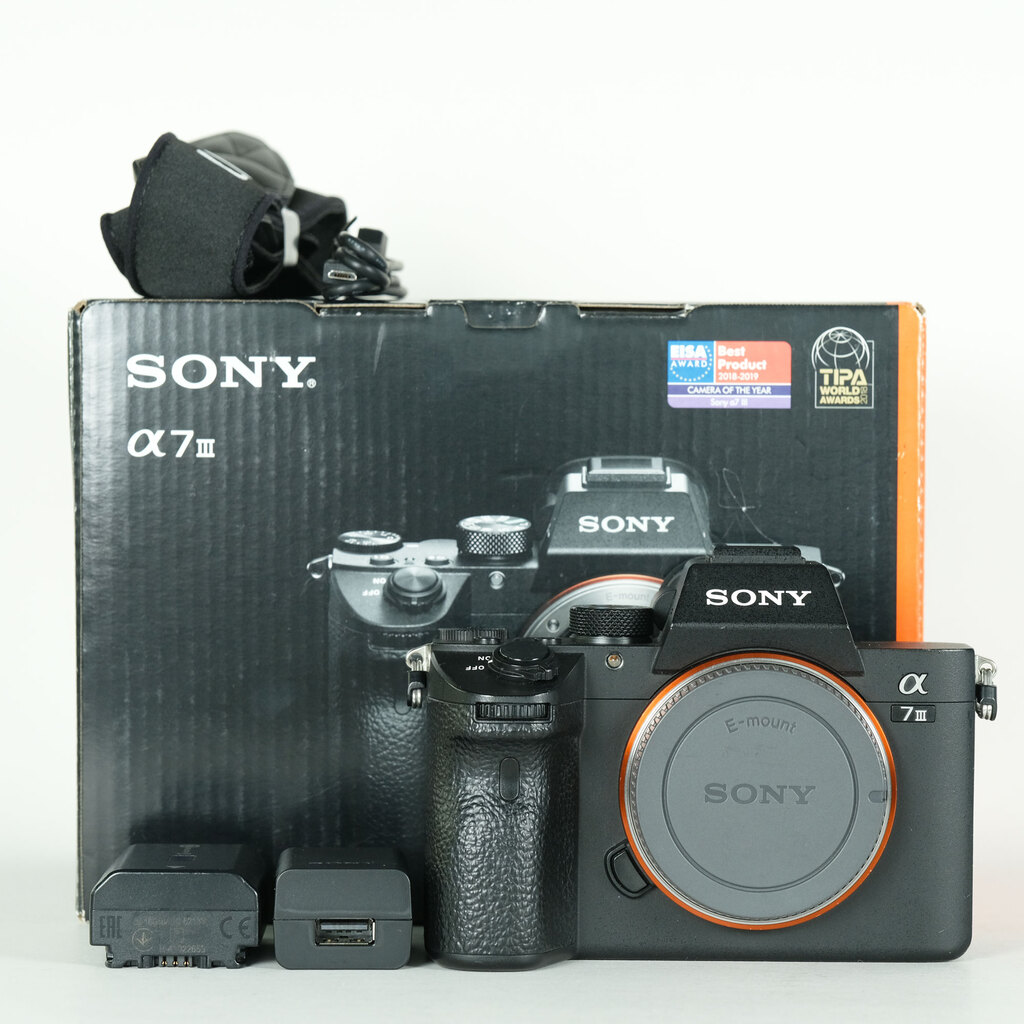 SONY α7 III（ILCE-7M3）の出品 | ONE SCENE（ワンシーン）