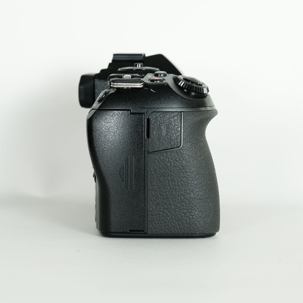 OLYMPUS OM-D E-M1 Mark II