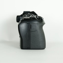 OLYMPUS OM-D E-M1 Mark II