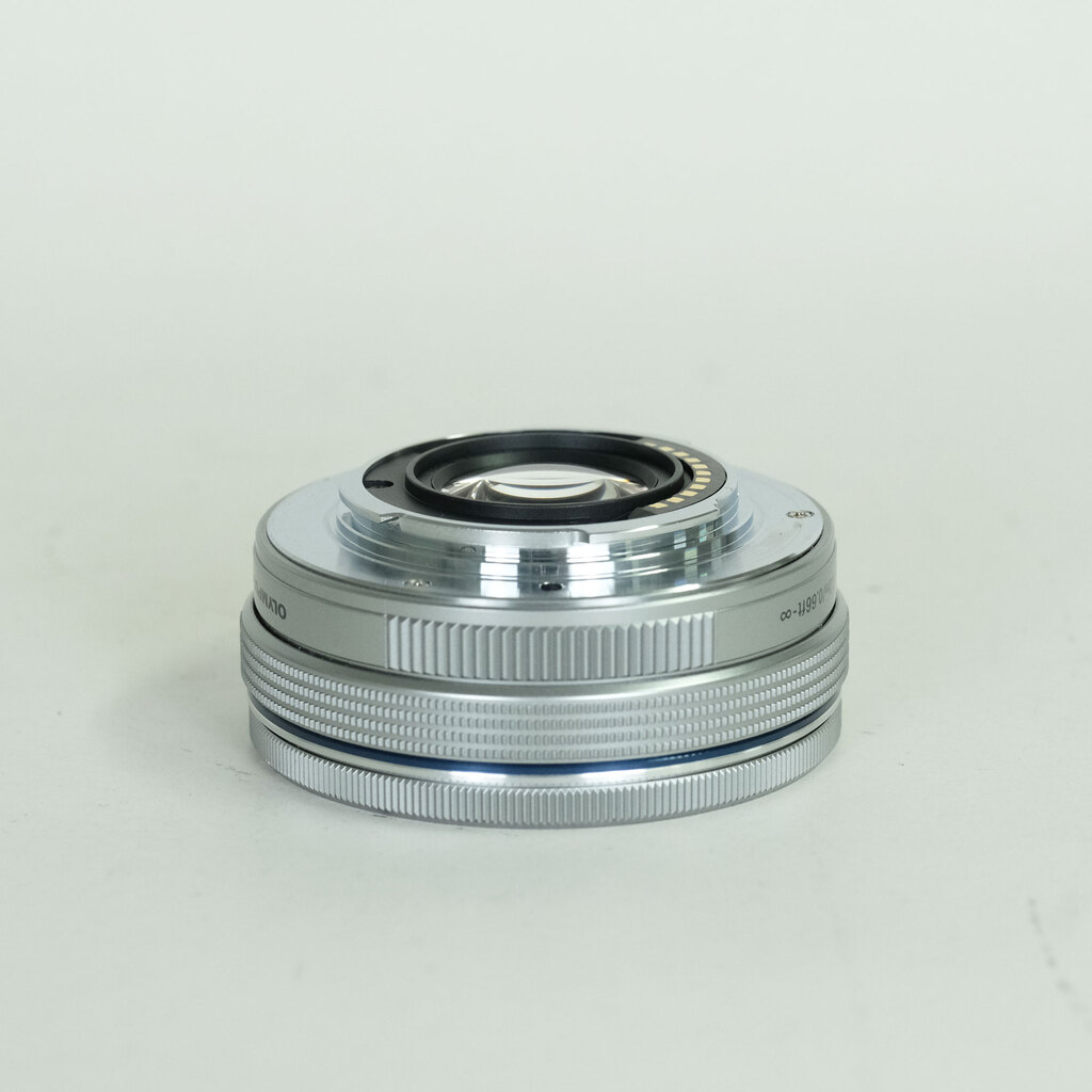 OLYMPUS M.ZUIKO DIGITAL ED 14-42mm F3.5-5.6 EZ シルバー OLYMPUS M.ZUIKO DIGITAL ED 14-42mm F3.5-5.6 EZ シルバー