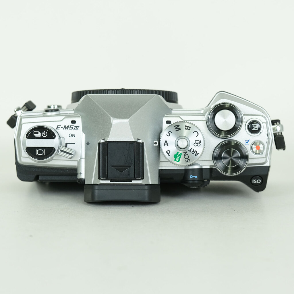 OLYMPUS OM-D E-M5 Mark III