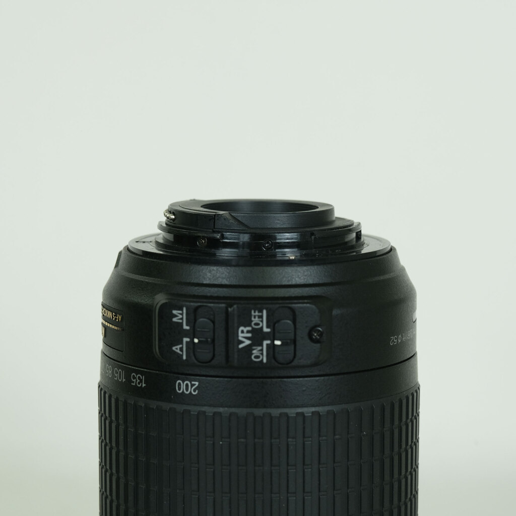 Nikon AF-S DX VR Zoom-Nikkor 55-200mm F4-5.6G IF-ED Nikon AF-S DX VR Zoom-Nikkor 55-200mm F4-5.6G IF-ED