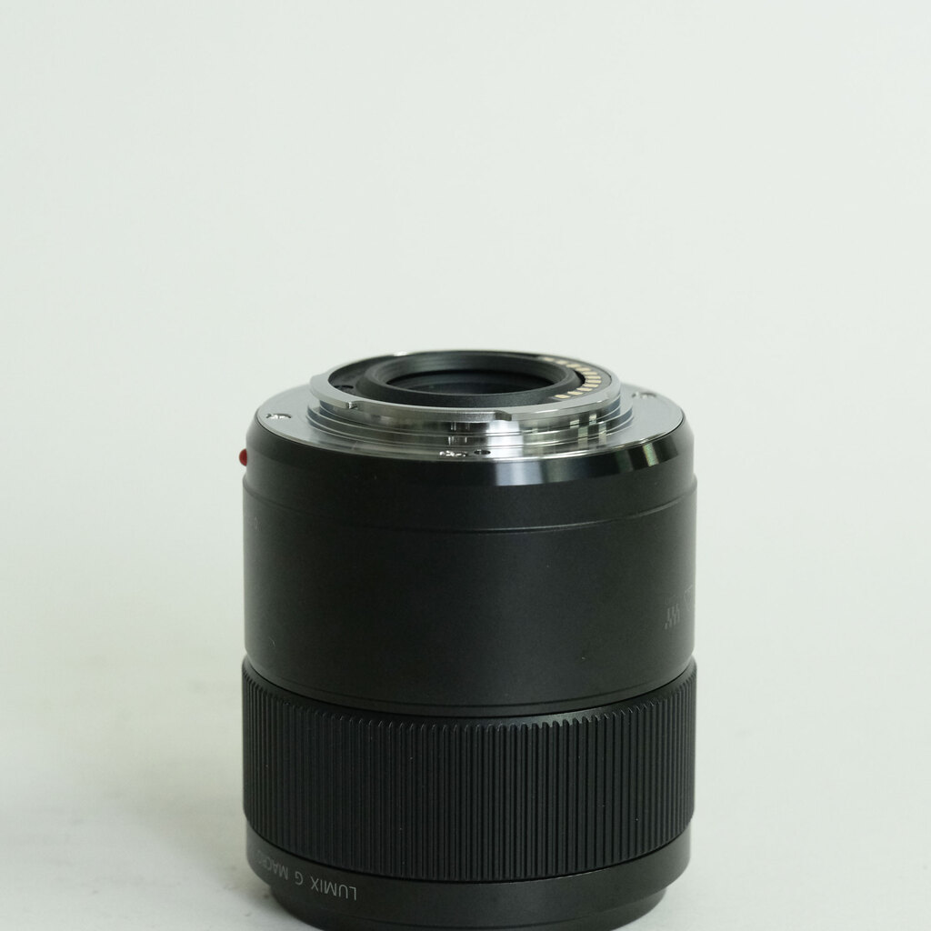 Panasonic LUMIX G MACRO 30mm F2.8 ASPH. MEGA O.I.S.