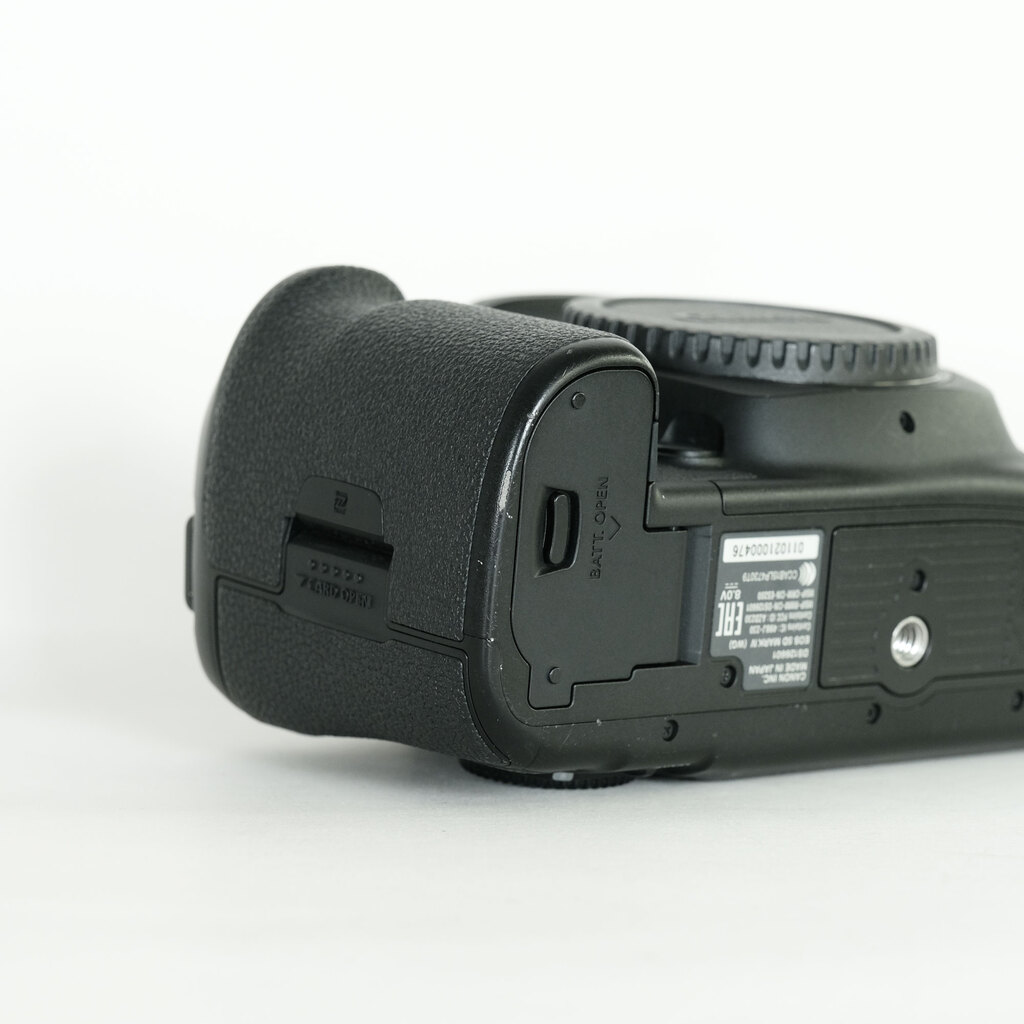 Canon EOS 5D Mark IV Canon EOS 5D Mark IV