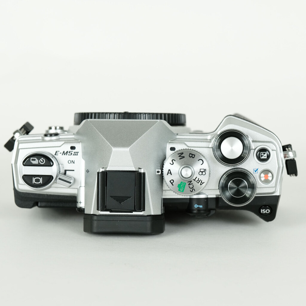 OLYMPUS OM-D E-M5 Mark III