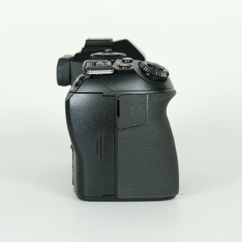 OLYMPUS OM-D E-M1 Mark II [�{�f�B]