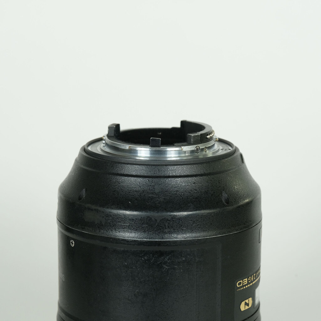 Nikon AF-S VR Micro-Nikkor 105mm f/2.8G IF-ED Nikon AF-S VR Micro-Nikkor 105mm f/2.8G IF-ED