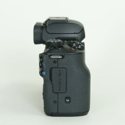 Canon EOS Kiss M