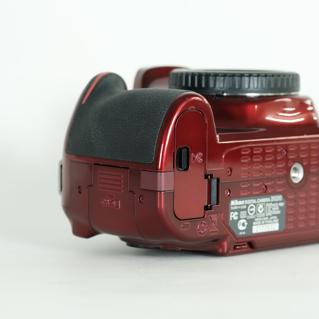 Nikon D5200 ボディ レッド Nikon D5200 ボディ レッド